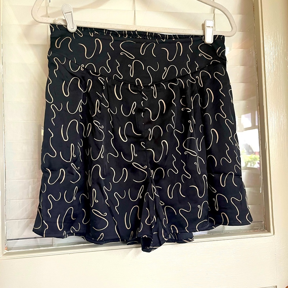 Stylish Black Patterned Women's Shorts